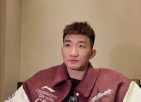 咋形容你和王博的關(guān)系？孫銘徽：像家人 他訓練&生活中很照顧我們