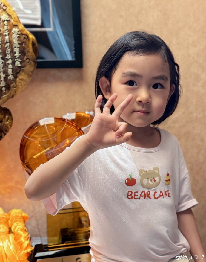 三分大賽三冠王！原帥曬三冠獎杯：完成了女兒給安排的任務(wù)！