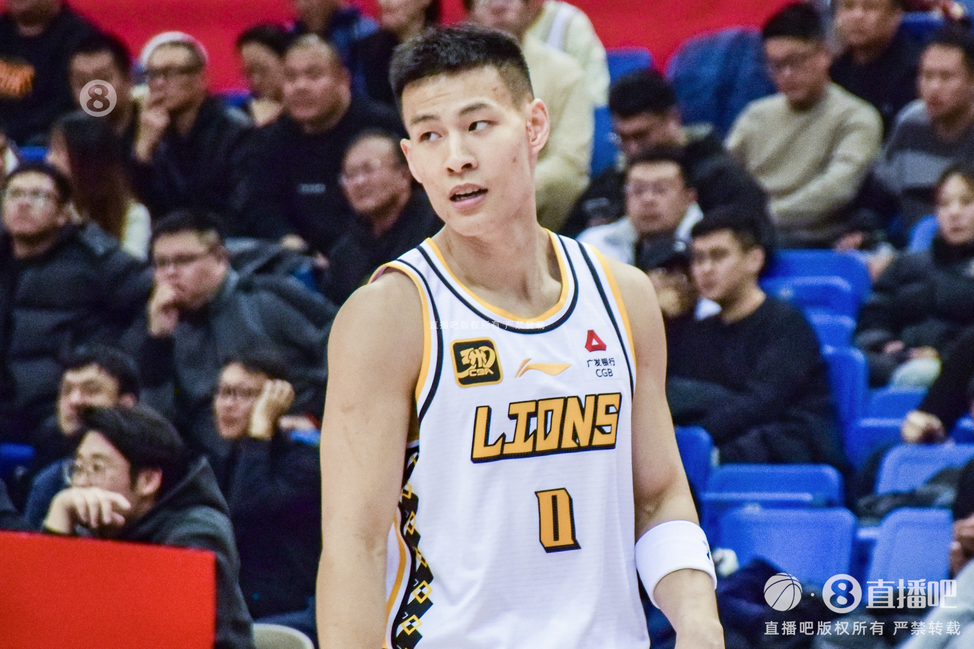 毫無(wú)狀態(tài)！林秉圣11投僅1中拿到3分3斷 出現(xiàn)2失誤4犯規(guī)